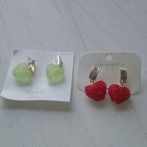 Green and red‎ heart earrings NEW